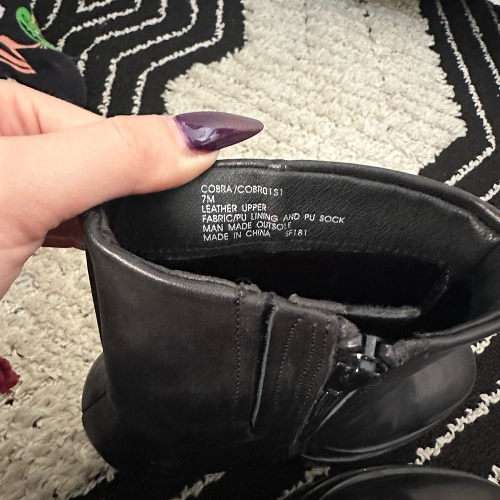 Steve Madden Cobra boots - Picture 7 of 7